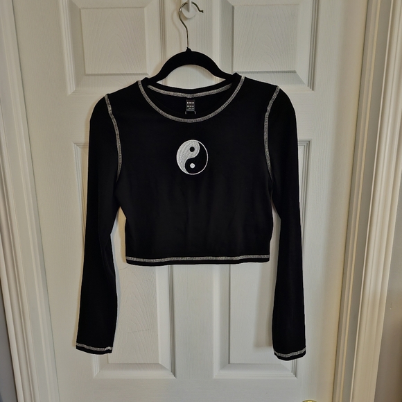 SHEIN EZwear Yin And Yang Pattern Stitch Embroidery Crop Tee - Picture 2 of 4